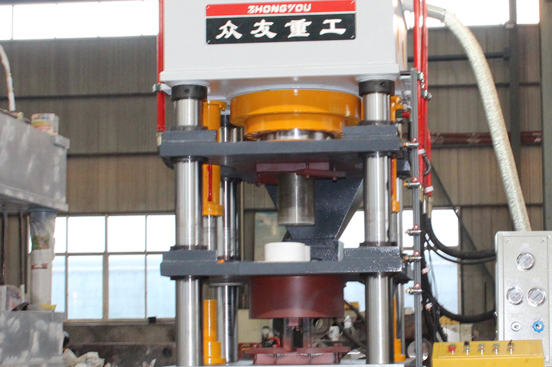 315吨盐砖压块成型液压机