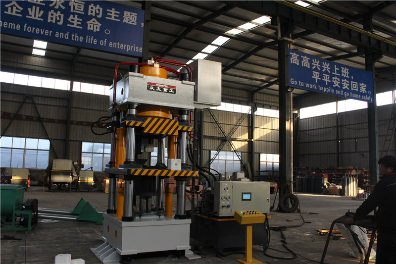 500吨盐砖压块成型液压机